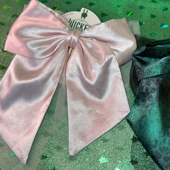 Wicked set of 2 Deluxe Hairbow Barrettes Glinda and Elphaba NWT - Picture 3 of 8